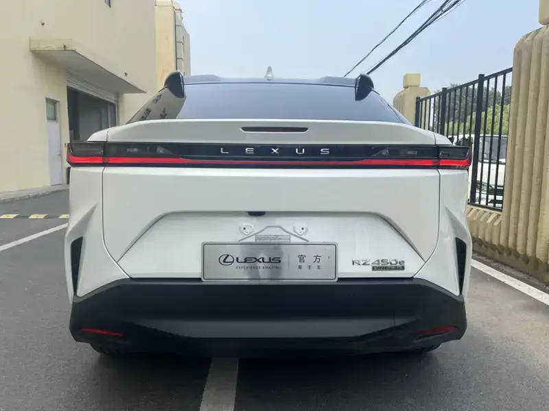 2023 Lexus RZ с пробегом 15 500 км