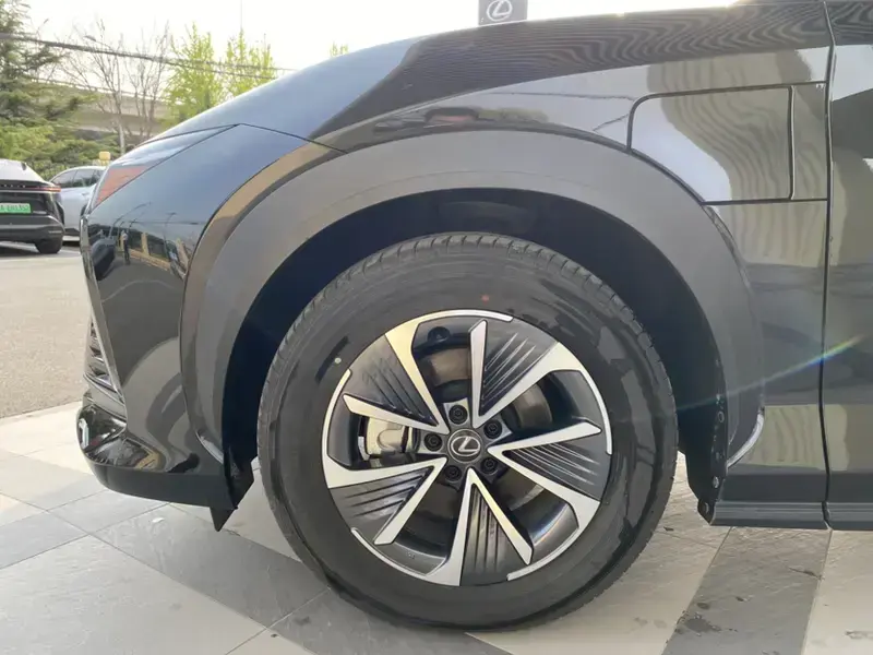 2023 Lexus RZ с пробегом 15 800 км