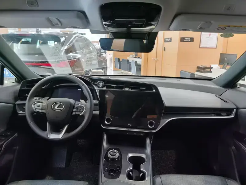 2023 Lexus RZ с пробегом 41 000 км