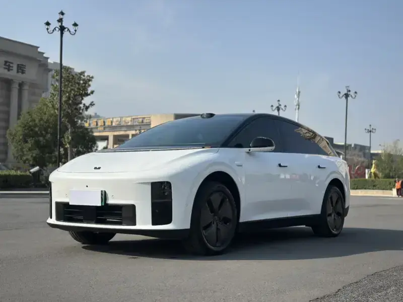 2025 Li Auto (Lixiang) i6 с пробегом 21 000 км