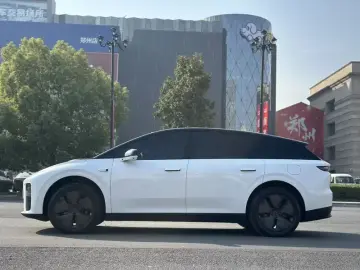 2025 Li Auto (Lixiang) i6 с пробегом 21 000 км