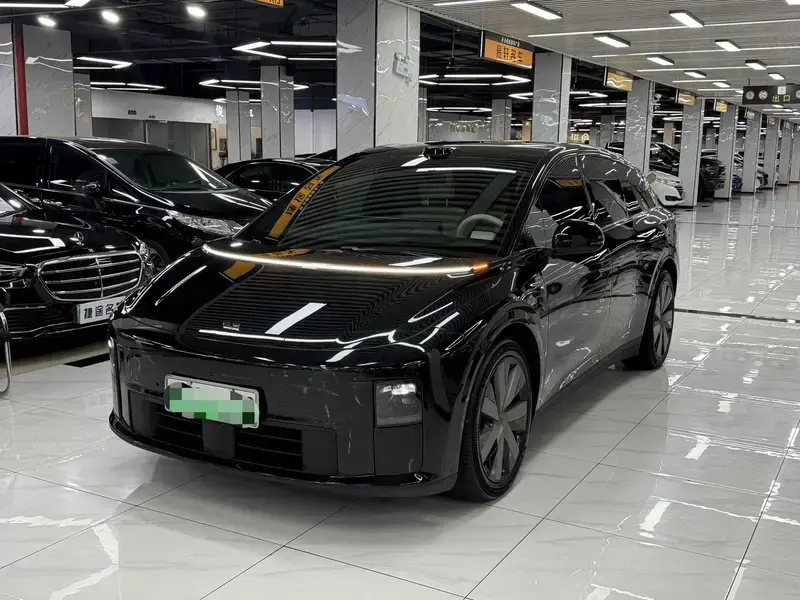 2025 Li Auto (Lixiang) i6 с пробегом 10 000 км