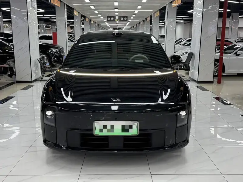 2025 Li Auto (Lixiang) i6 с пробегом 10 000 км