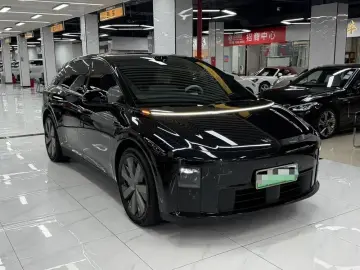 2025 Li Auto (Lixiang) i6 с пробегом 10 000 км