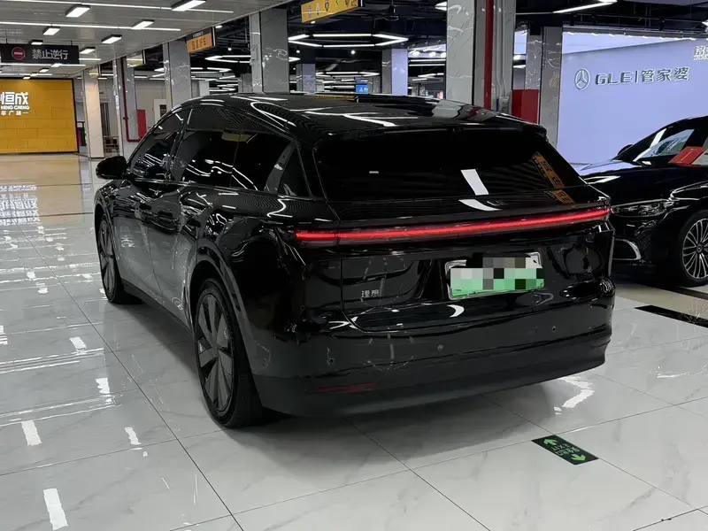 2025 Li Auto (Lixiang) i6 с пробегом 10 000 км