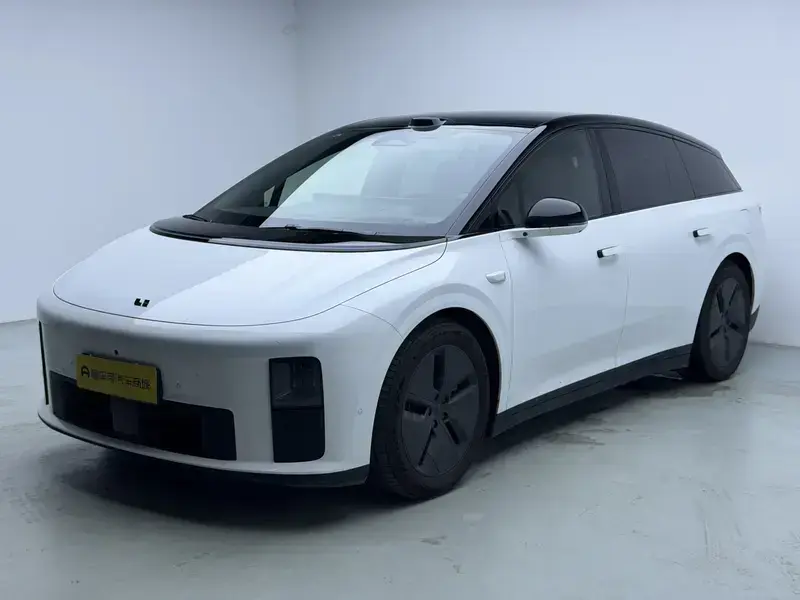 2025 Li Auto (Lixiang) i6 с пробегом 24 000 км