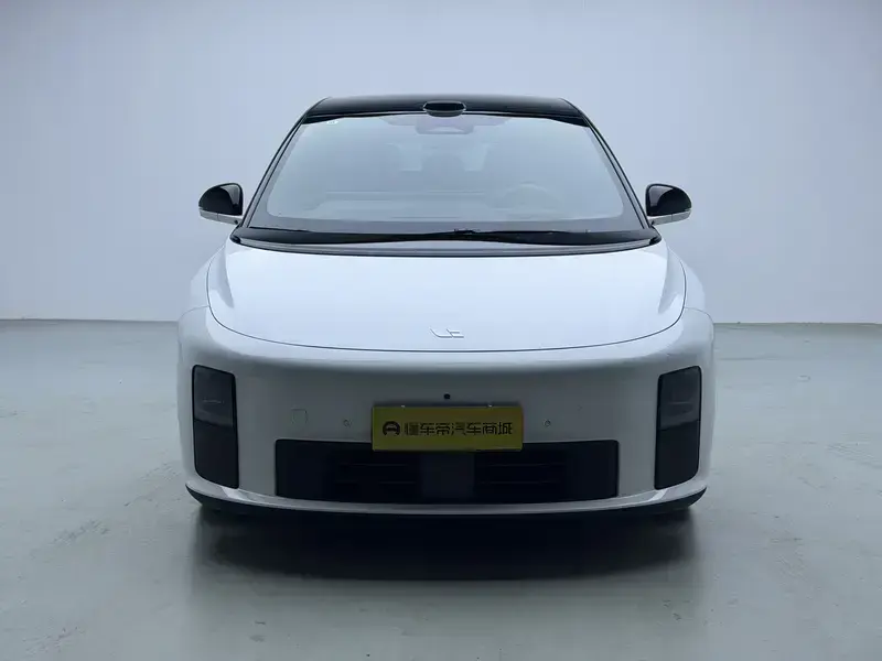 2025 Li Auto (Lixiang) i6 с пробегом 24 000 км