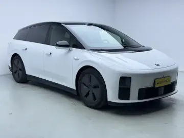 2025 Li Auto (Lixiang) i6 с пробегом 24 000 км