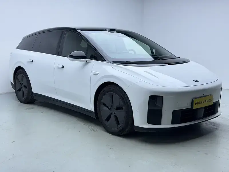 2025 Li Auto (Lixiang) i6 с пробегом 24 000 км