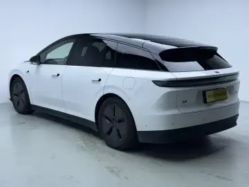 2025 Li Auto (Lixiang) i6 с пробегом 24 000 км