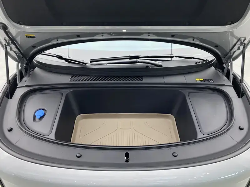 2025 Li Auto (Lixiang) i6 с пробегом 24 500 км