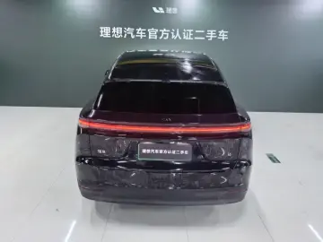 2025 Li Auto (Lixiang) i6 с пробегом 300 км
