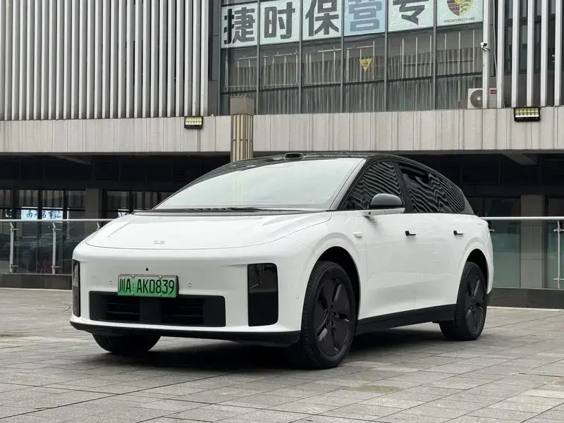 2025 Li Auto (Lixiang) i6 с пробегом 17 000 км