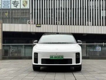 2025 Li Auto (Lixiang) i6 с пробегом 17 000 км