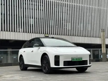 2025 Li Auto (Lixiang) i6 с пробегом 17 000 км