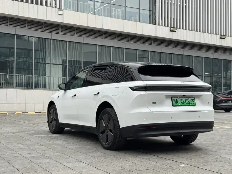 2025 Li Auto (Lixiang) i6 с пробегом 17 000 км