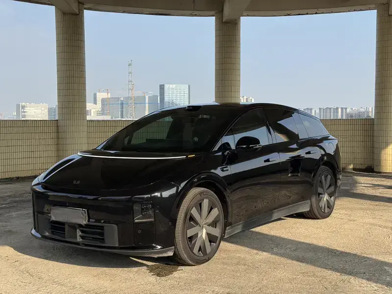 2025 Li Auto (Lixiang) i6 с пробегом 30 400 км
