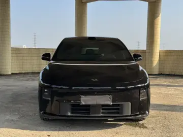 2025 Li Auto (Lixiang) i6 с пробегом 30 400 км
