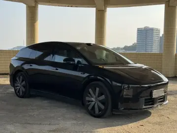 2025 Li Auto (Lixiang) i6 с пробегом 30 400 км