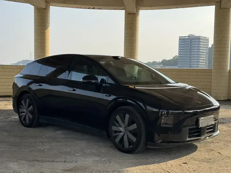 2025 Li Auto (Lixiang) i6 с пробегом 30 400 км