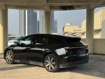 2025 Li Auto (Lixiang) i6 с пробегом 30 400 км