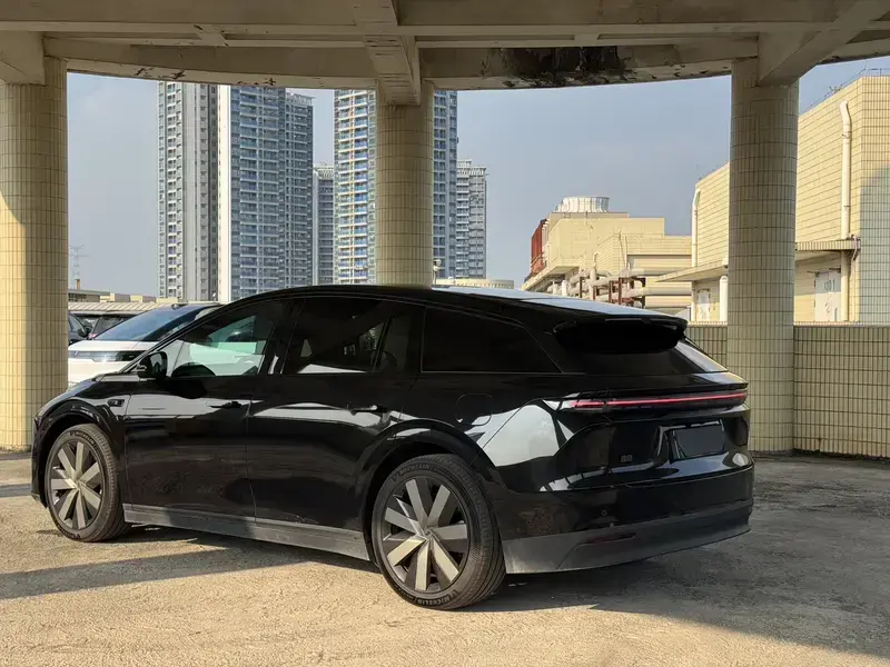 2025 Li Auto (Lixiang) i6 с пробегом 30 400 км