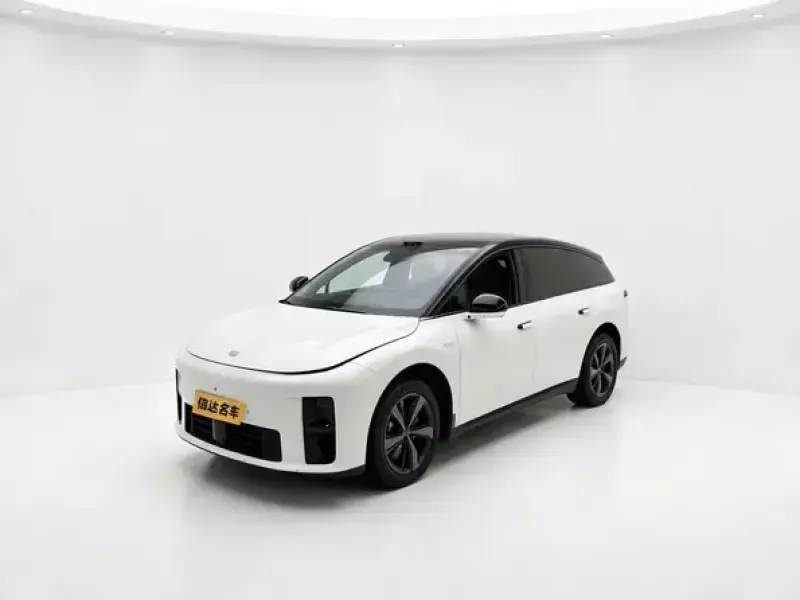 2025 Li Auto (Lixiang) i6 с пробегом 31 000 км