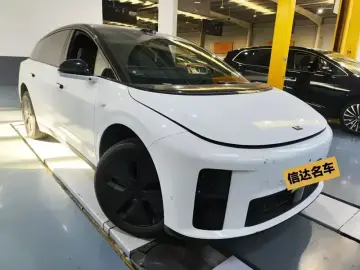 2025 Li Auto (Lixiang) i6 с пробегом 31 000 км