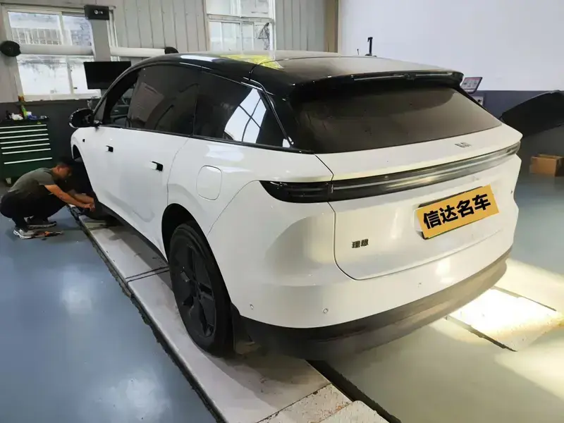 2025 Li Auto (Lixiang) i6 с пробегом 31 000 км