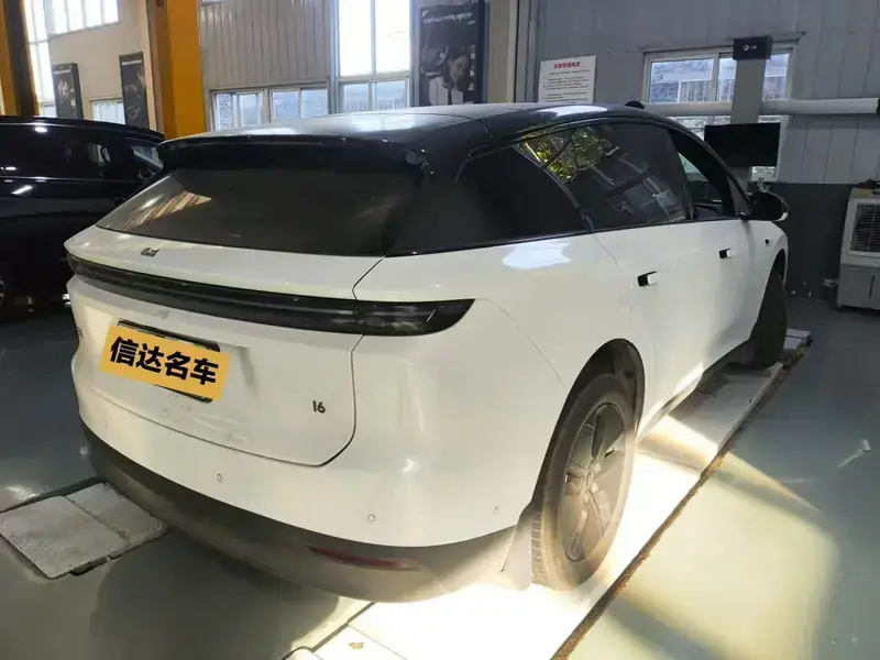 2025 Li Auto (Lixiang) i6 с пробегом 31 000 км