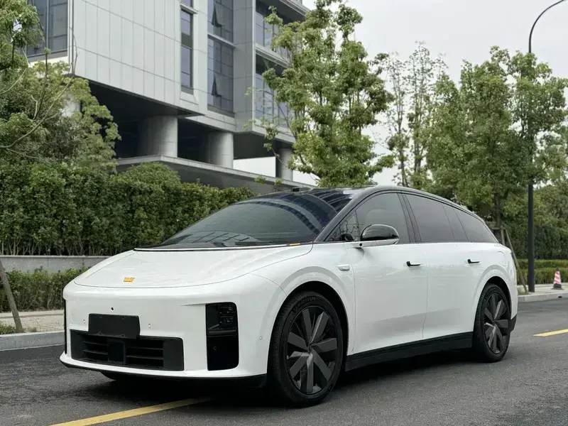 2025 Li Auto (Lixiang) i6 с пробегом 27 000 км