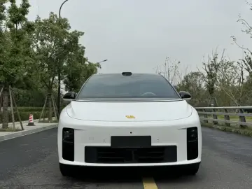 2025 Li Auto (Lixiang) i6 с пробегом 27 000 км