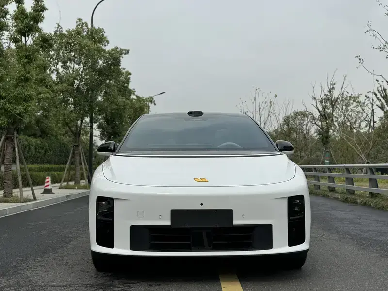 2025 Li Auto (Lixiang) i6 с пробегом 27 000 км