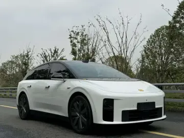 2025 Li Auto (Lixiang) i6 с пробегом 27 000 км