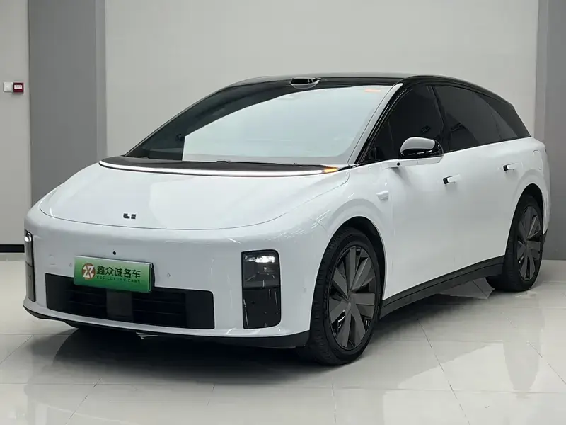 2025 Li Auto (Lixiang) i6 с пробегом 16 000 км