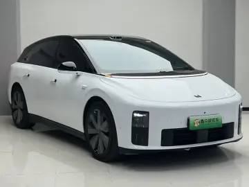 2025 Li Auto (Lixiang) i6 с пробегом 16 000 км