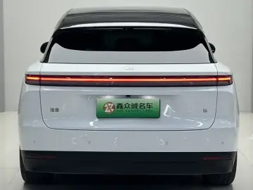 2025 Li Auto (Lixiang) i6 с пробегом 16 000 км