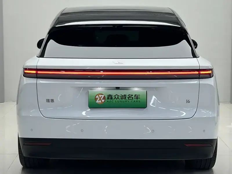 2025 Li Auto (Lixiang) i6 с пробегом 16 000 км