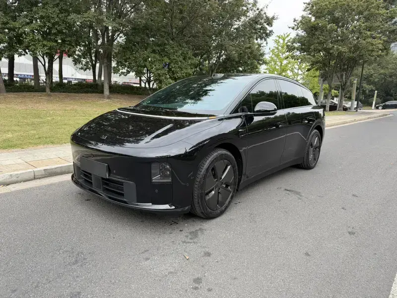 2025 Li Auto (Lixiang) i6 с пробегом 5 000 км