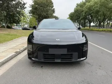 2025 Li Auto (Lixiang) i6 с пробегом 5 000 км