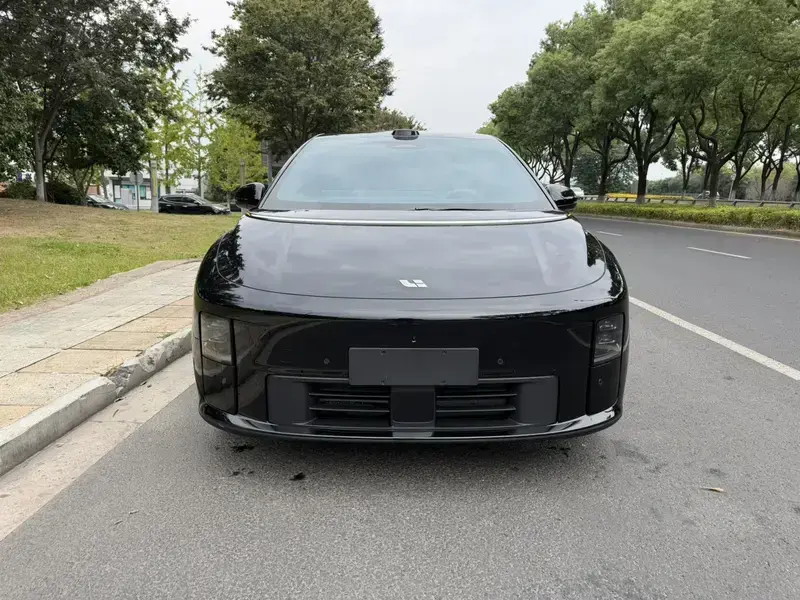 2025 Li Auto (Lixiang) i6 с пробегом 5 000 км