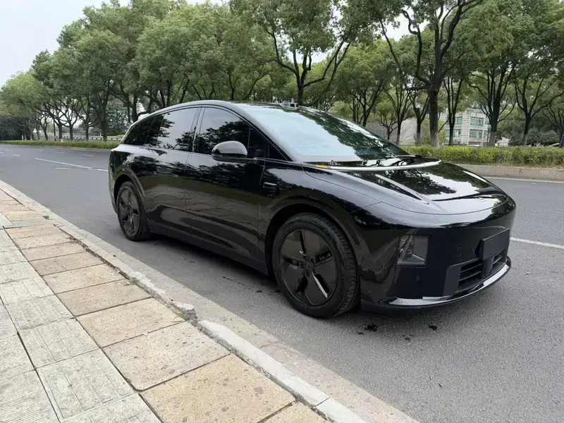2025 Li Auto (Lixiang) i6 с пробегом 5 000 км