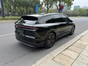 2025 Li Auto (Lixiang) i6 с пробегом 5 000 км