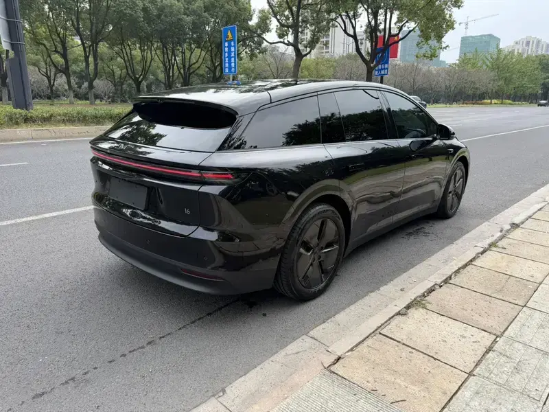 2025 Li Auto (Lixiang) i6 с пробегом 5 000 км