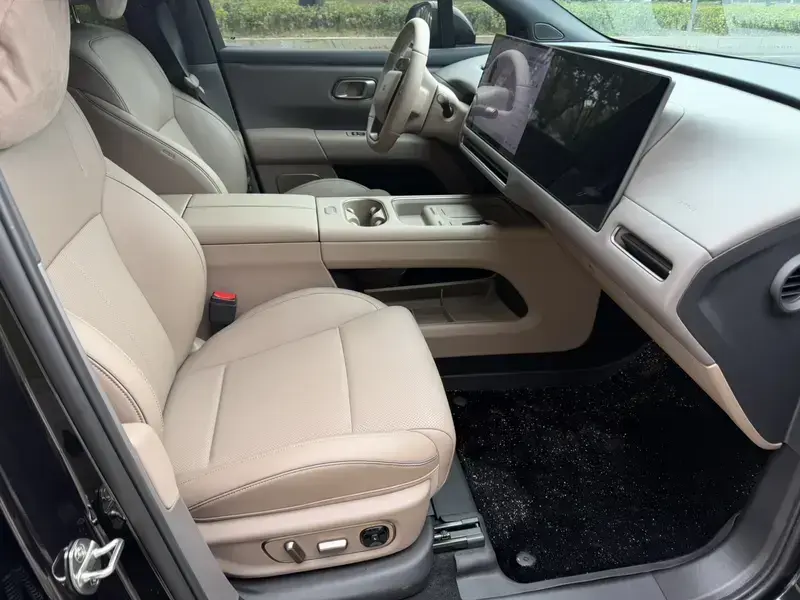 2025 Li Auto (Lixiang) i6 с пробегом 5 000 км