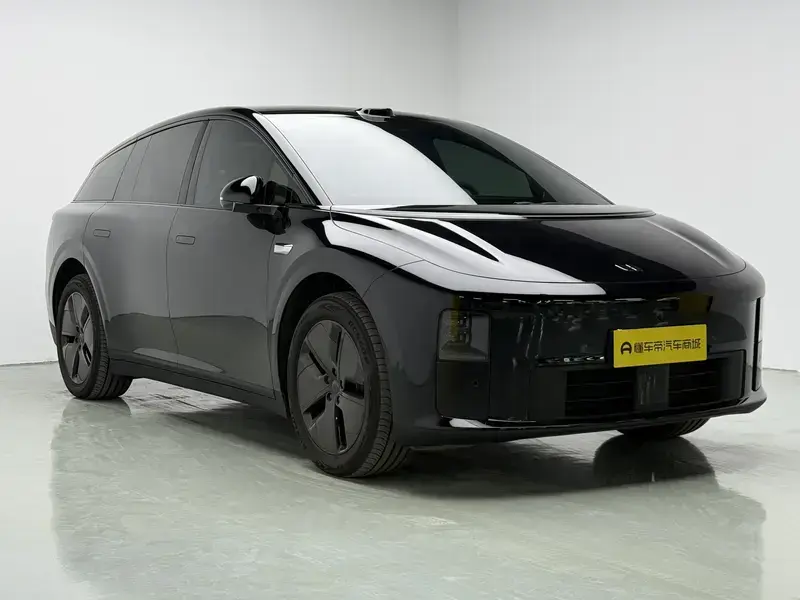 2025 Li Auto (Lixiang) i6 с пробегом 21 200 км