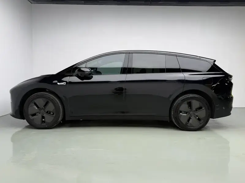 2025 Li Auto (Lixiang) i6 с пробегом 21 200 км