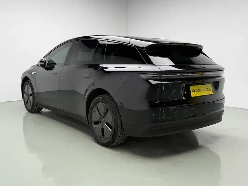2025 Li Auto (Lixiang) i6 с пробегом 21 200 км