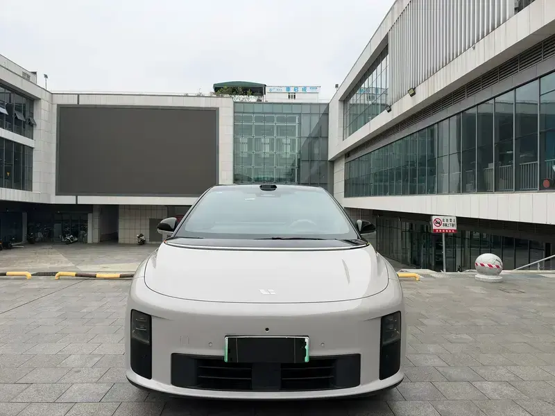 2025 Li Auto (Lixiang) i6 с пробегом 34 000 км