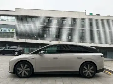 2025 Li Auto (Lixiang) i6 с пробегом 34 000 км